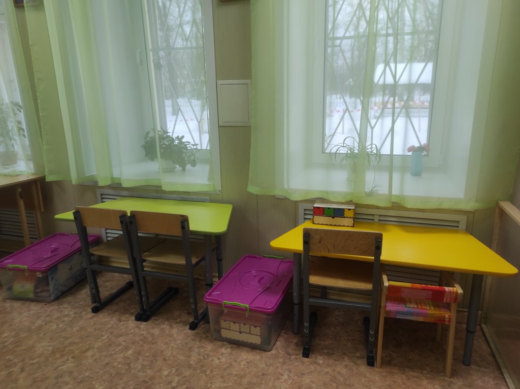 комната для занятий с детьми, регулируемая мебель