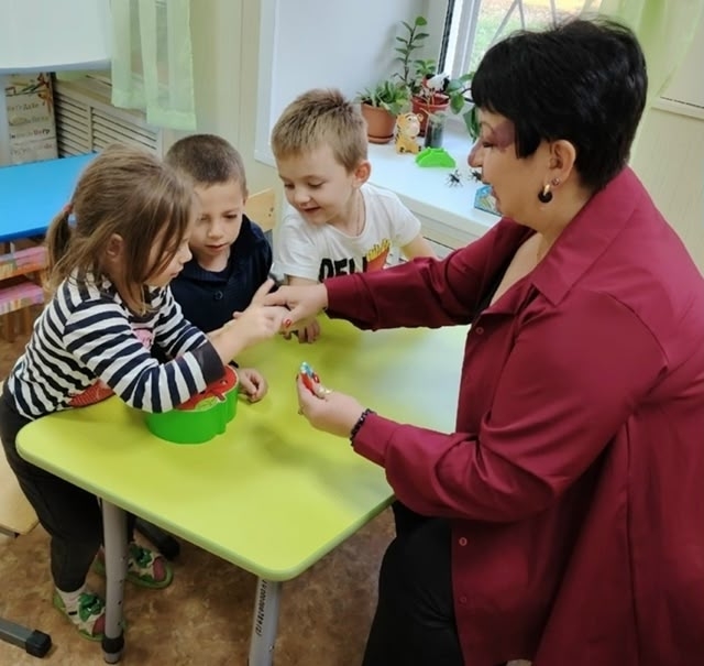 ЗАЧЕМ РЕБЕНКУ ПСИХОЛОГ