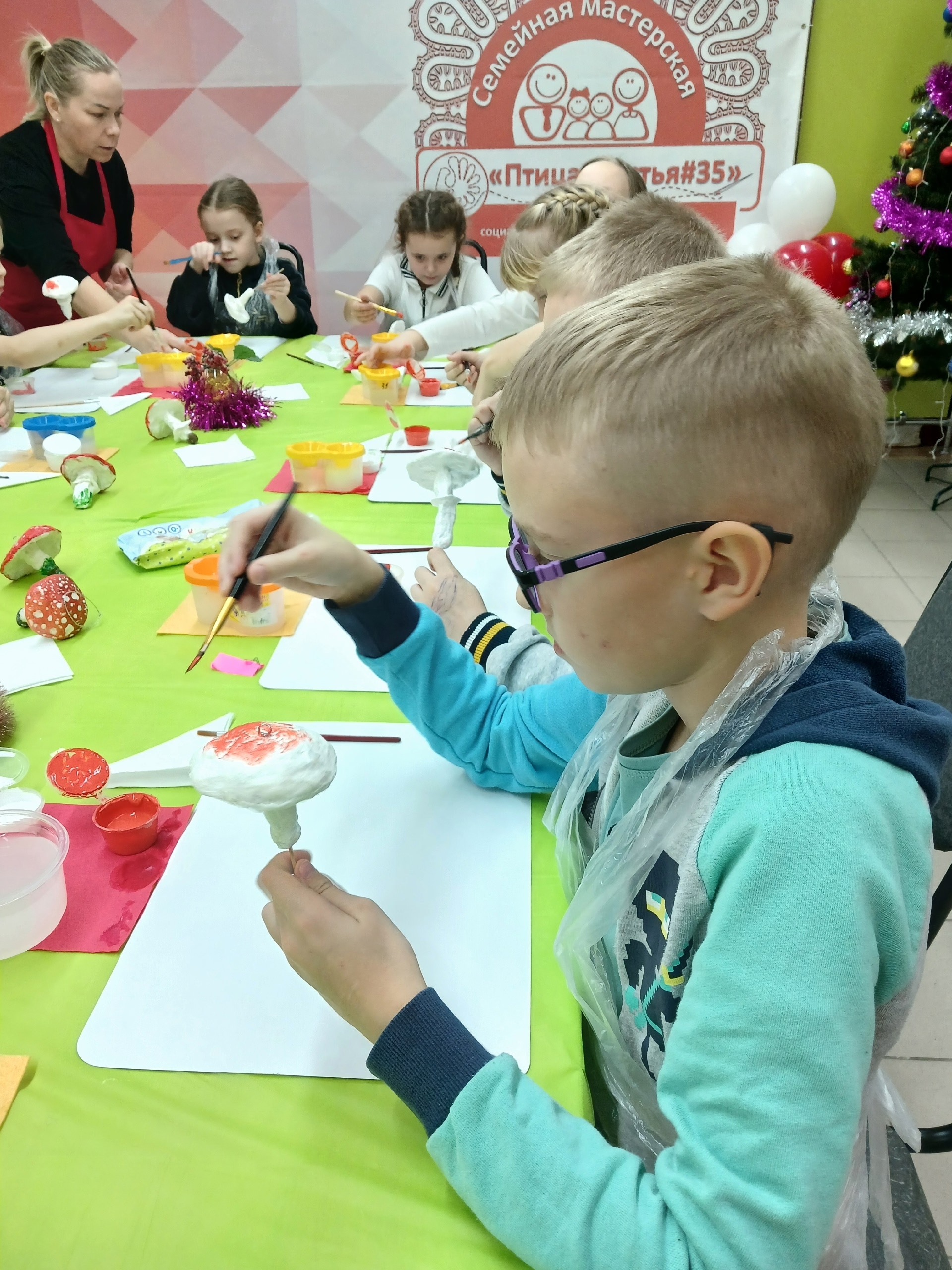 «ФАБРИКА ДЕДА МОРОЗА»: МАСТЕРСКАЯ НОВОГОДНЕГО ТВОРЧЕСТВА