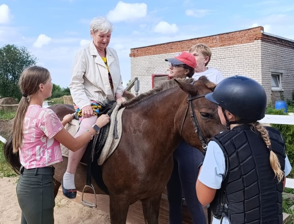 ШЕПОТ ГРИВЫ, ТЕПЛО СЕРДЦА: "КАЛЕЙДОСКОП" В КОННОМ КЛУБЕ