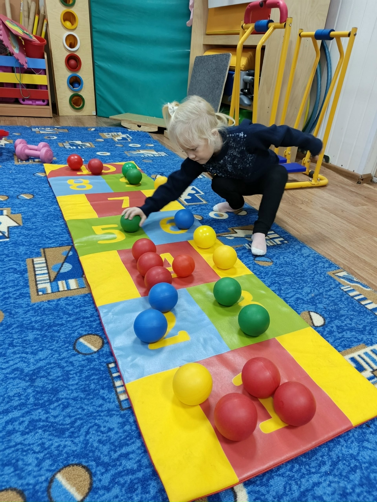 ЗАНЯТИЯ АДАПТИВНОЙ ФИЗИЧЕСКОЙ КУЛЬТУРЫ: РАЗВИТИЕ ТЕЛА И РАЗУМА